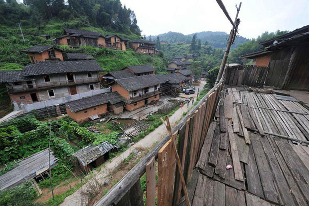 Dinh Oc Linh Village