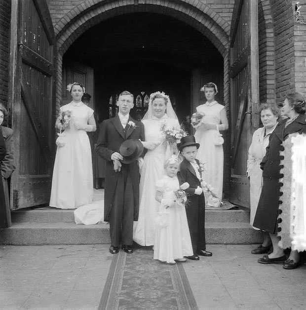 During this period, holding a wedding ceremony at midday was illegal.
